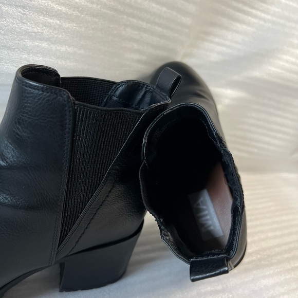 MIA Women Jody Chelsea Black Boots 7M Anatomic Contoured Footbed Block Heel Chic - Picture 16 of 16